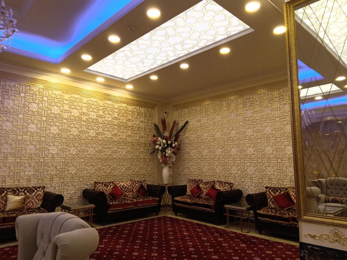 Grand Holiday Hall 巴甫洛达尔 外观 照片