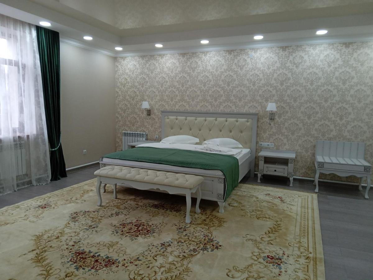 Grand Holiday Hall 巴甫洛达尔 外观 照片
